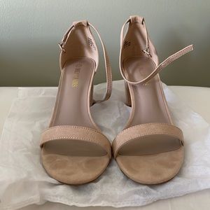 Size 11 DreamPairs Nude Chunky Heels